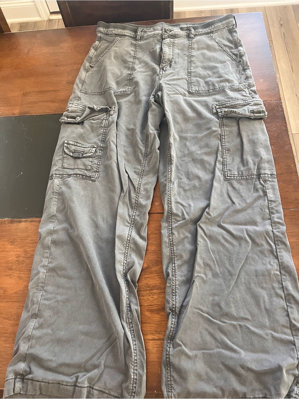 American Eagle Outfitters Wide Leg Cargo Pants in Gray